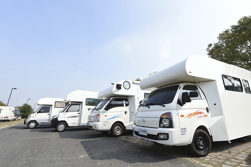 自走式露營車 (2)